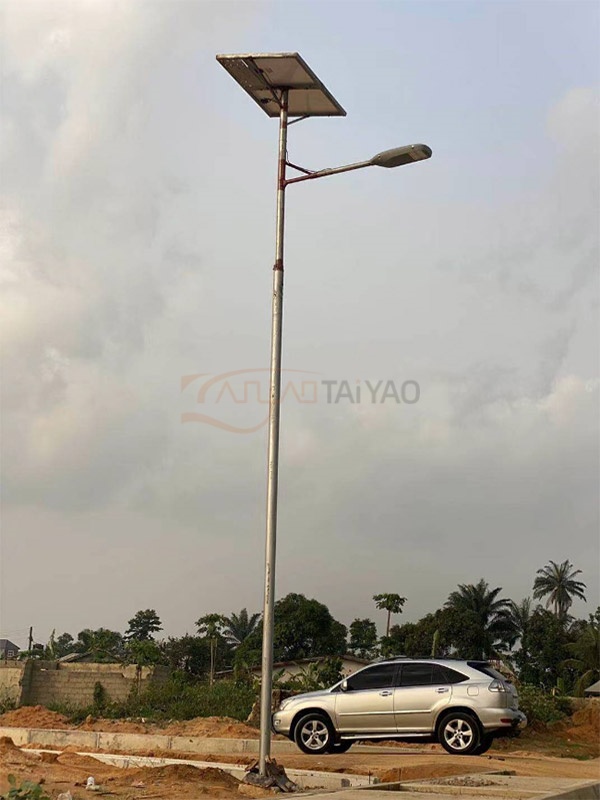 Lampadaire solaire tout-en-deux intense 10 m - 60 W (Nigéria)