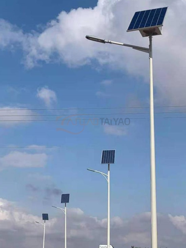 Tunisie - Lampadaire solaire 8 m - 60 W
