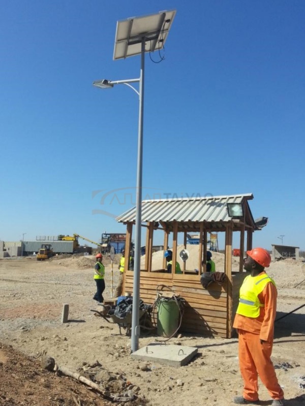 Zimbabwe - Poteau d'éclairage 6 m / Lampe LED 40 W