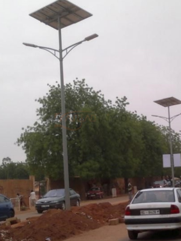 Poteau d'éclairage Ghana 8m / Lampe LED 60W * 2