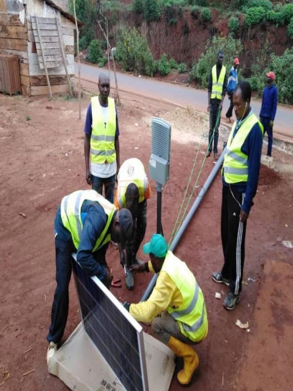Cameroun - Lampadaire solaire intelligent intégré 6M 30W