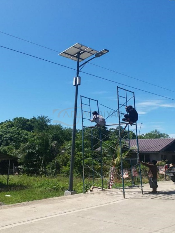 Philippines (Manille) - Lampadaire solaire 8M 120W