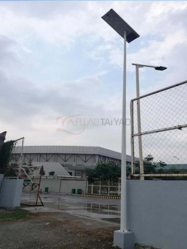 Philippines - Lampadaire solaire tout-en-un 7M 60W
